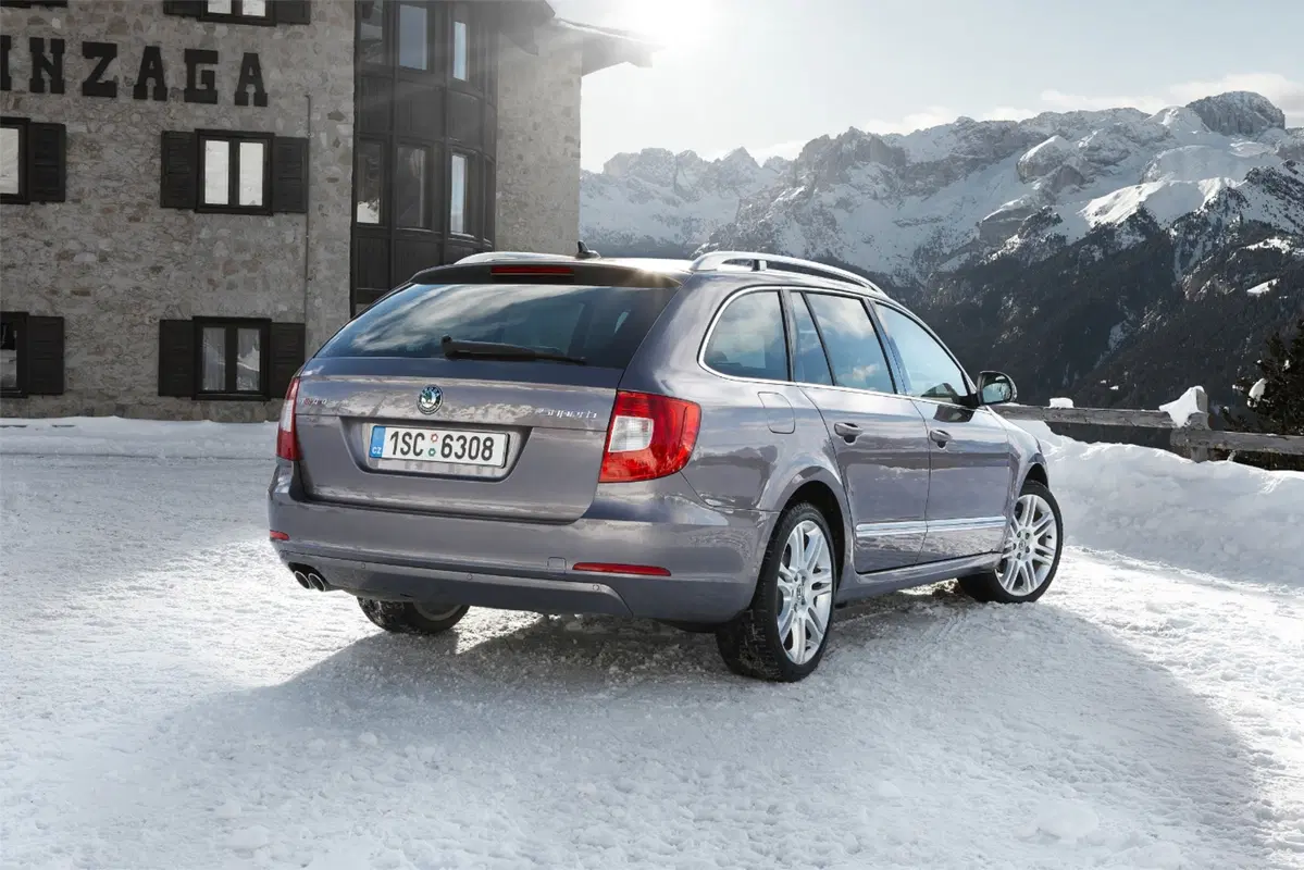 Skoda Superb Station Wagon (2009-15) (31)