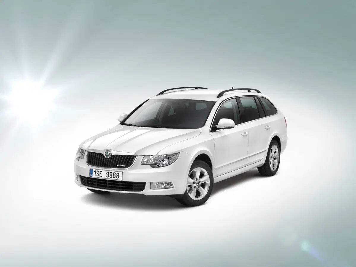 Skoda Superb Station Wagon (2009-15) (33)