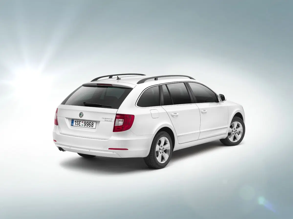 Skoda Superb Station Wagon (2009-15) (35)