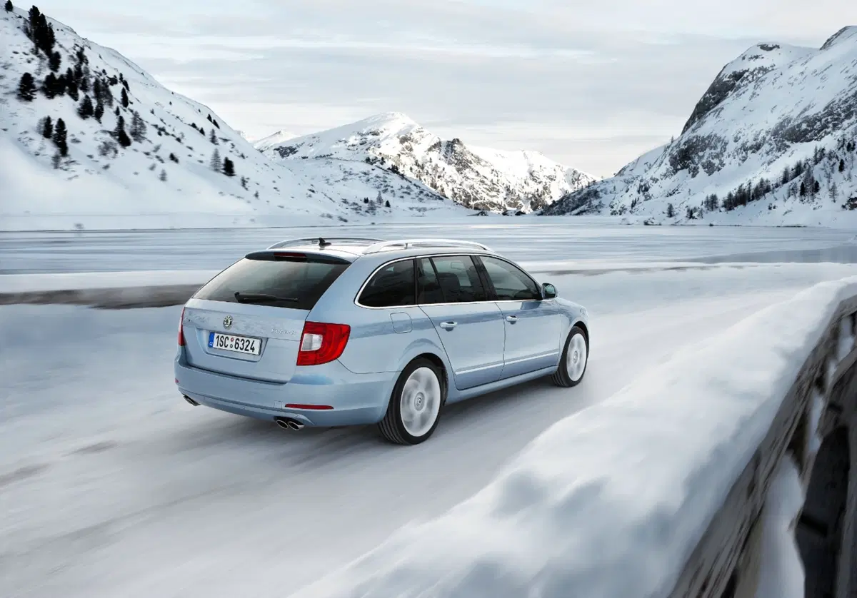 Skoda Superb Station Wagon (2009-15) (42)