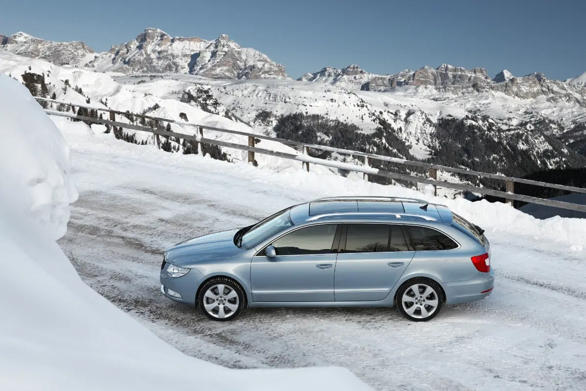 Skoda Superb Station Wagon (2009-15) (44)