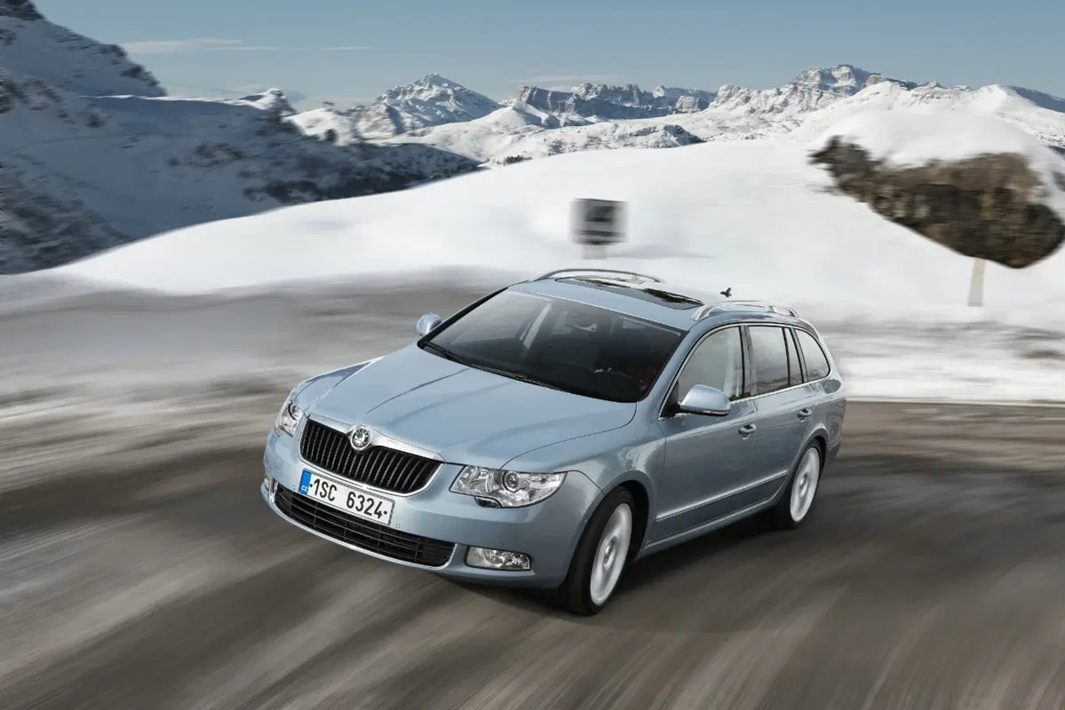 Skoda Superb Station Wagon (2009-15) (46)