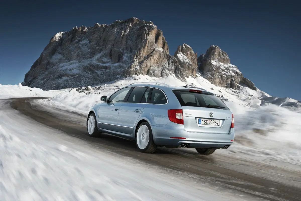Skoda Superb Station Wagon (2009-15) (47)