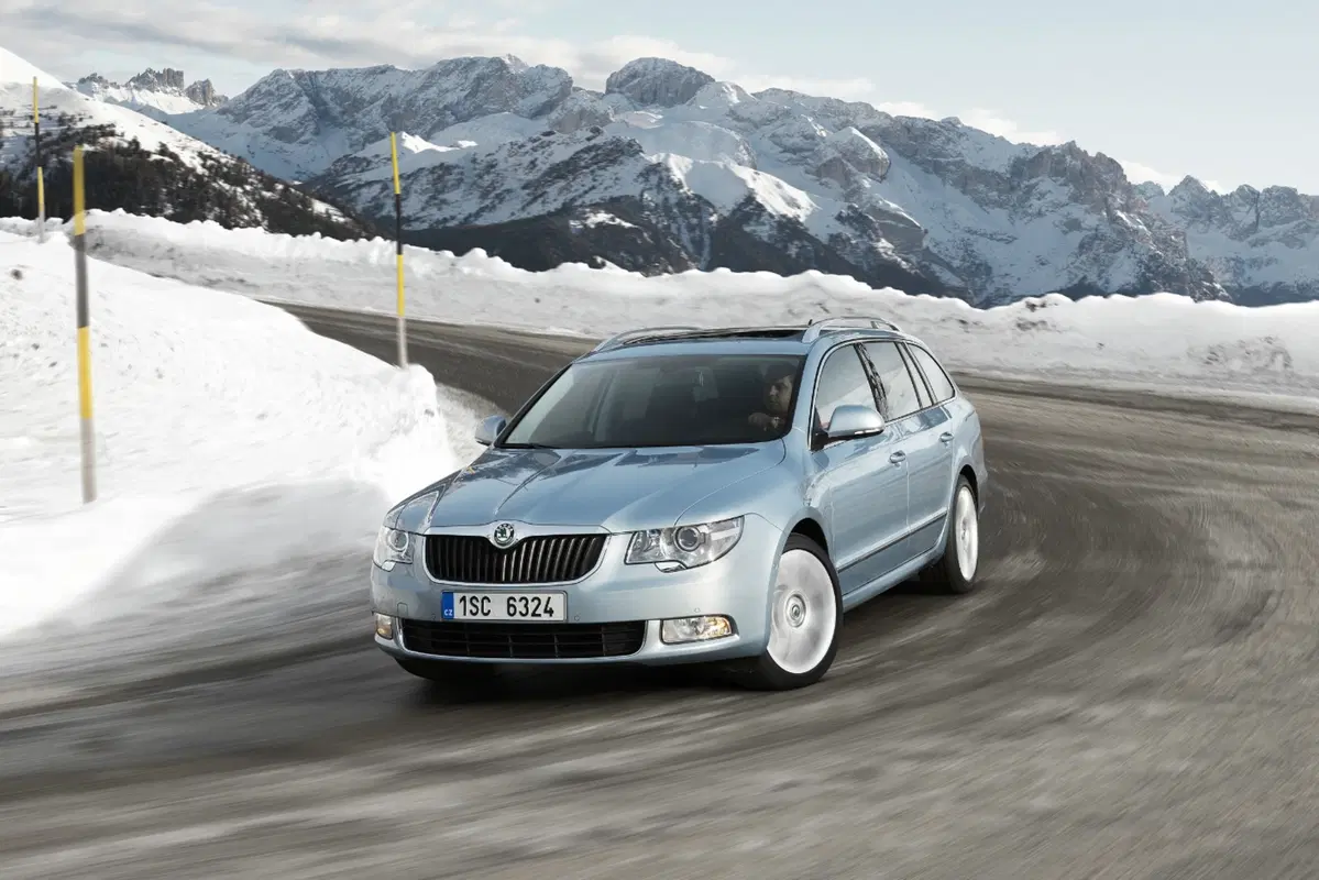 Skoda Superb Station Wagon (2009-15) (49)