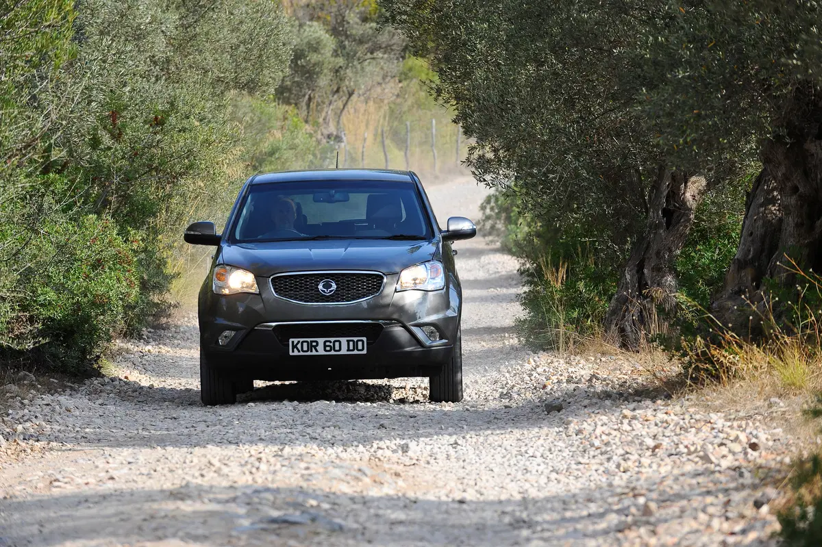Ssangyong Korando 2.0 e-XDi 175 CV 2WD MT C (5)