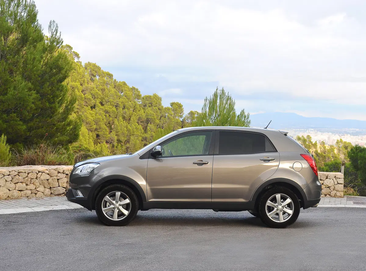 Ssangyong Korando 2.0 e-XDi 175 CV 2WD MT C (3)