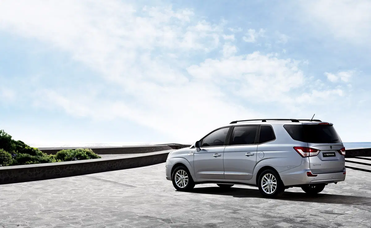Ssangyong Rodius (2013-19) (2)