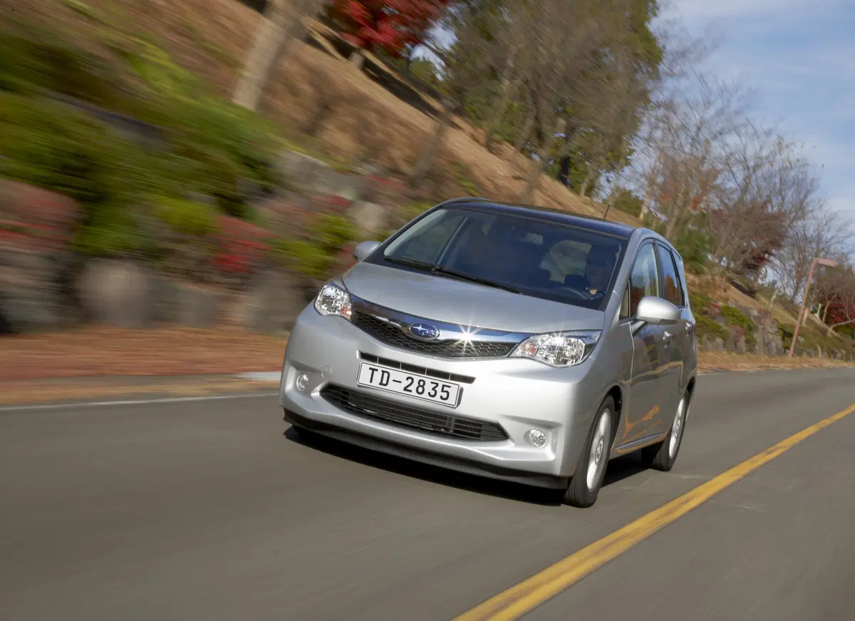 Subaru Trezia 1.3i-L 6MT Trend (4)