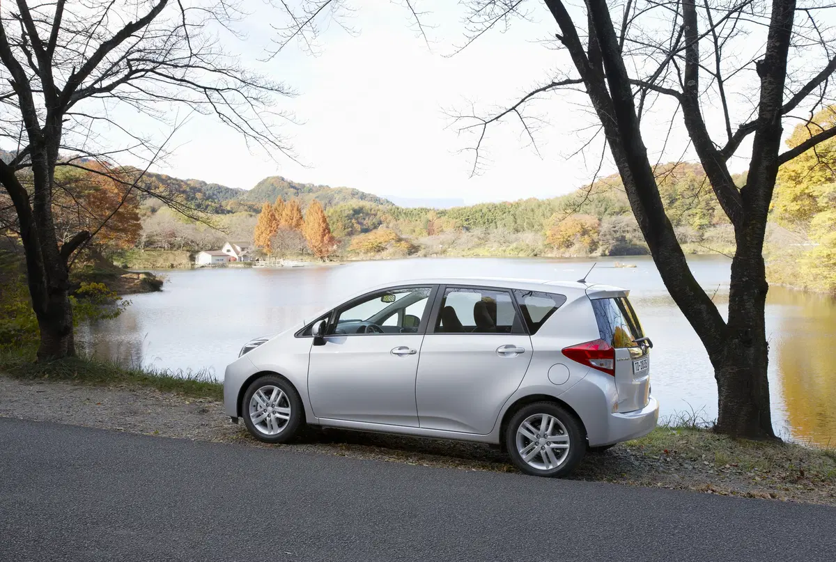 Subaru Trezia 1.3i-L 6MT Trend (6)