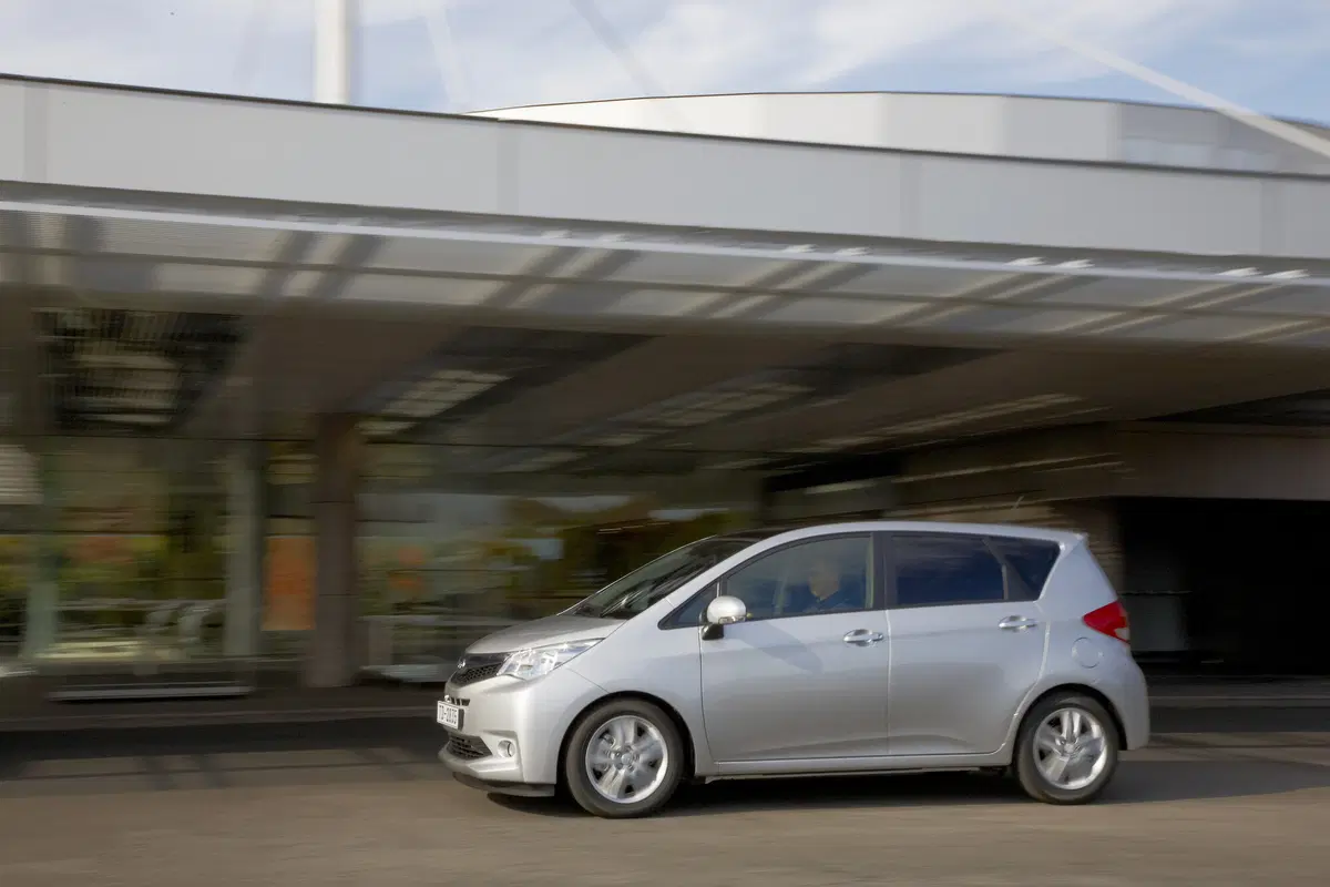 Subaru Trezia 1.3i-L 6MT Trend (9)