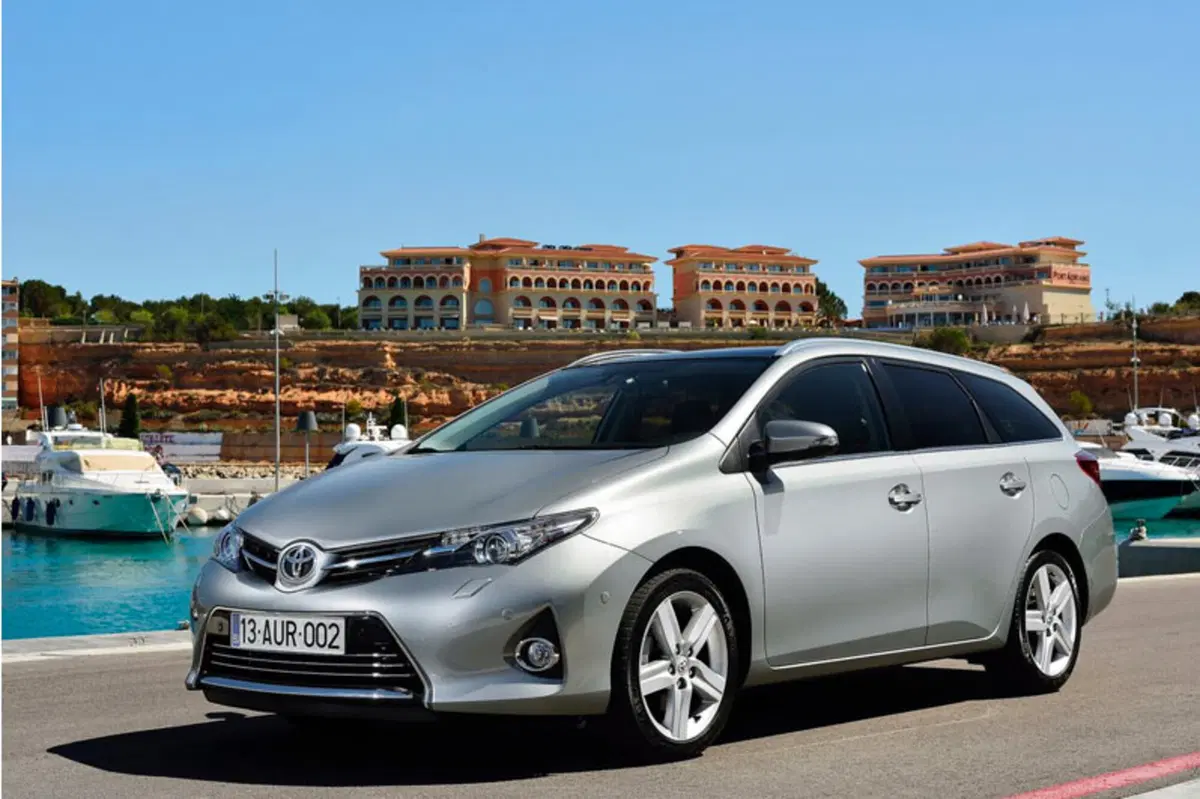 Toyota Auris Station Wagon 1.2 Turbo Lounge (7)