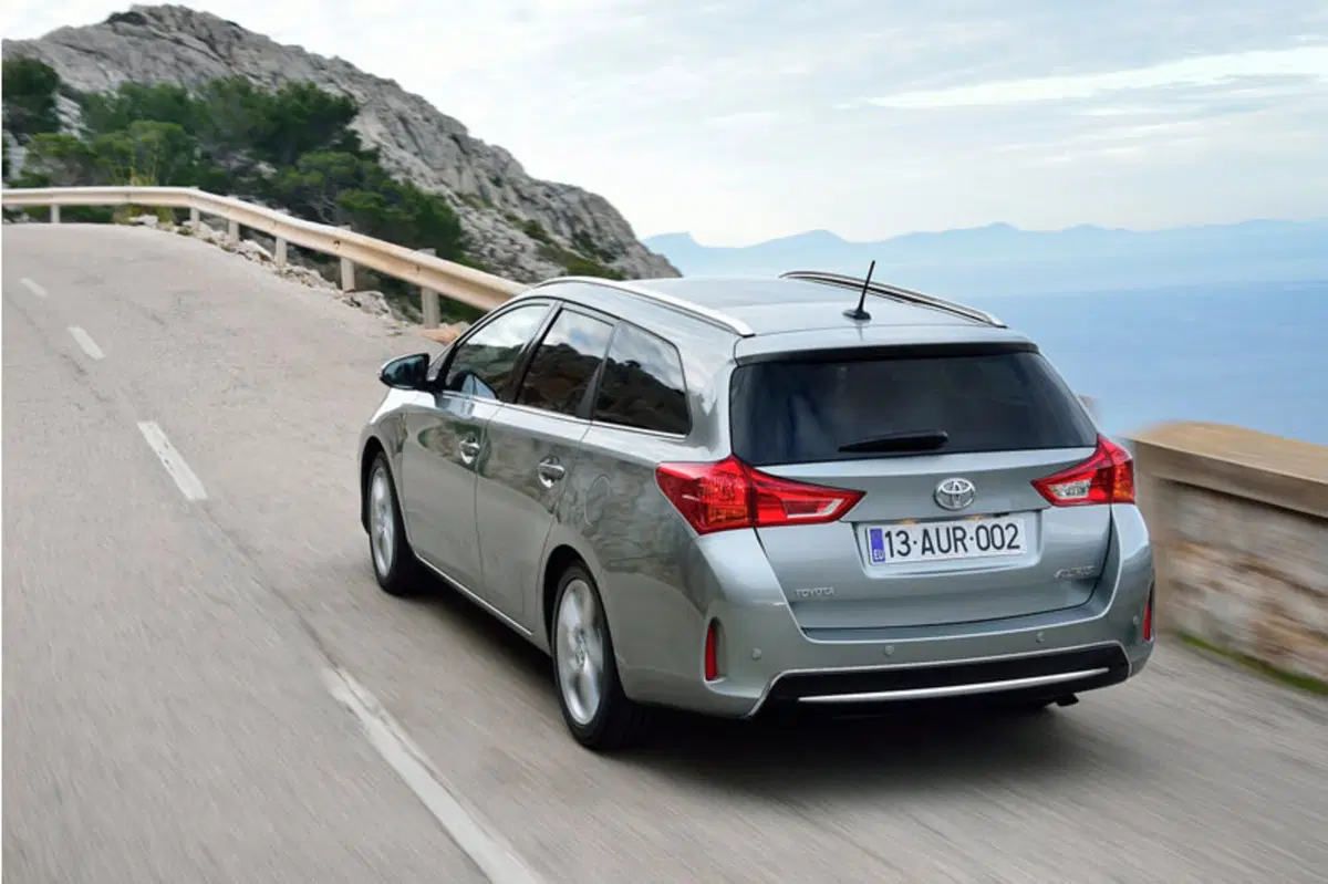 Toyota Auris Station Wagon 1.2 Turbo Lounge (8)