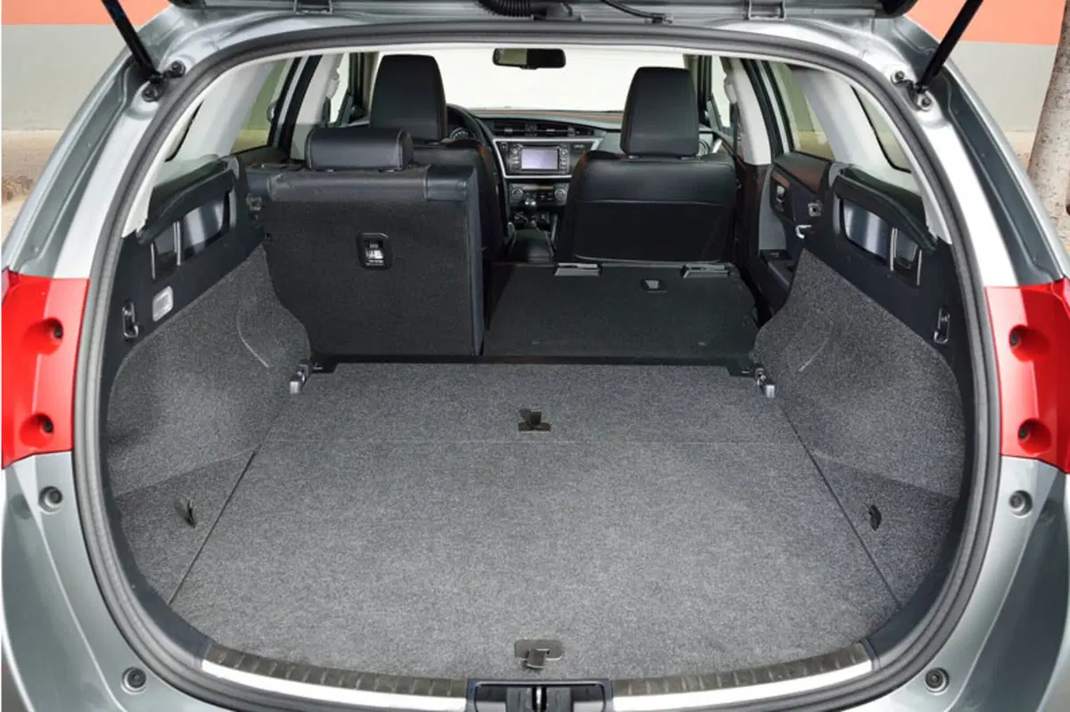 Toyota Auris Station Wagon 1.2 Turbo Lounge (14)
