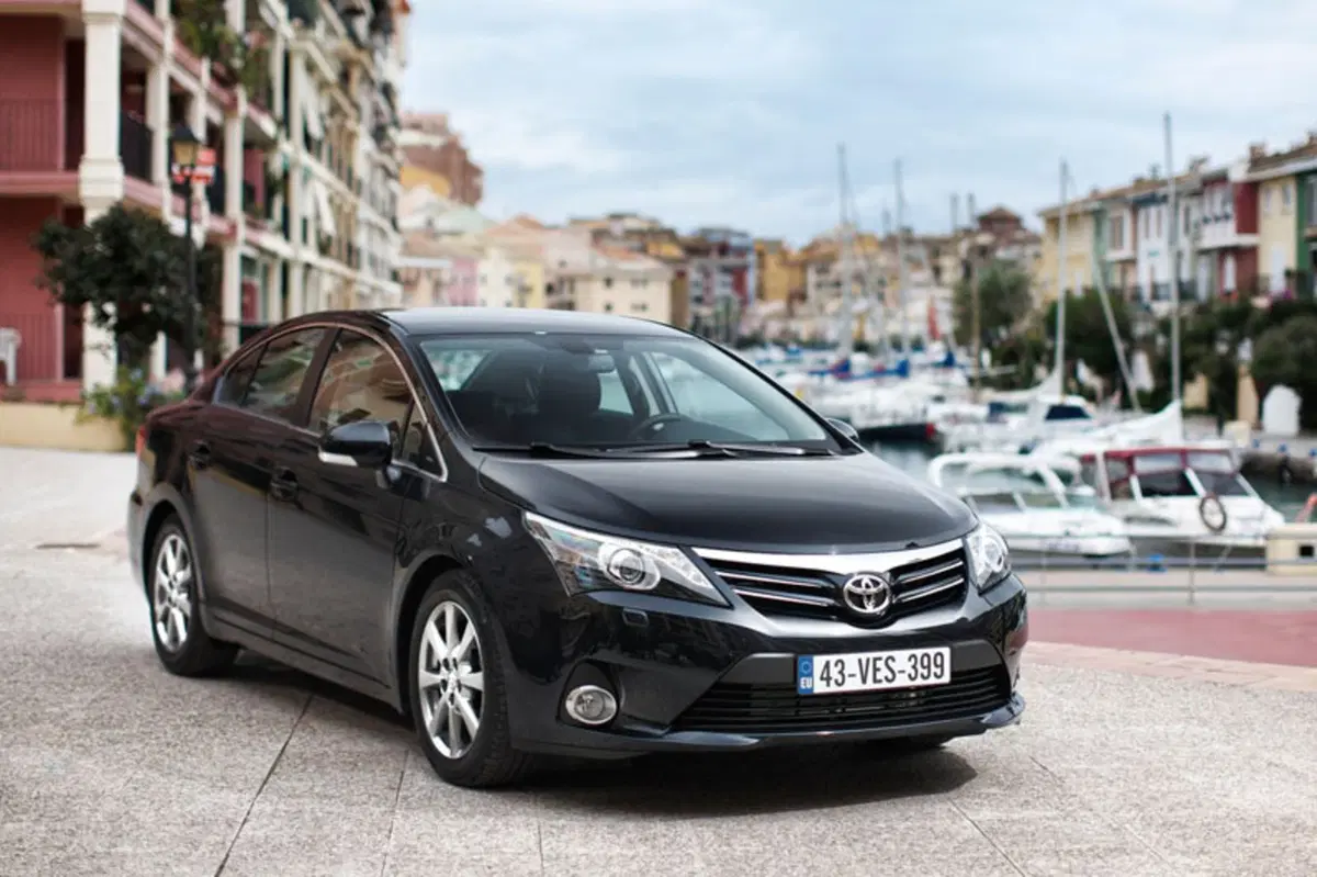 Toyota Avensis (2009-15) (2)