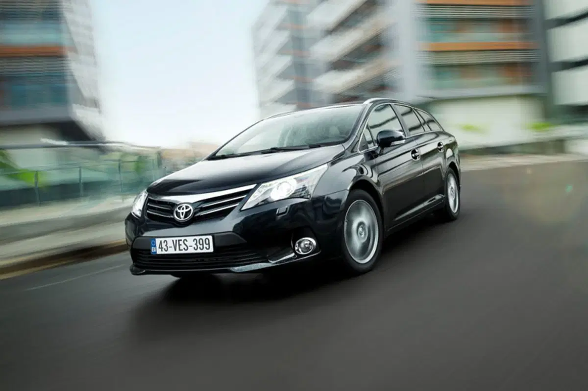 Toyota Avensis Station Wagon (2009-15) (5)