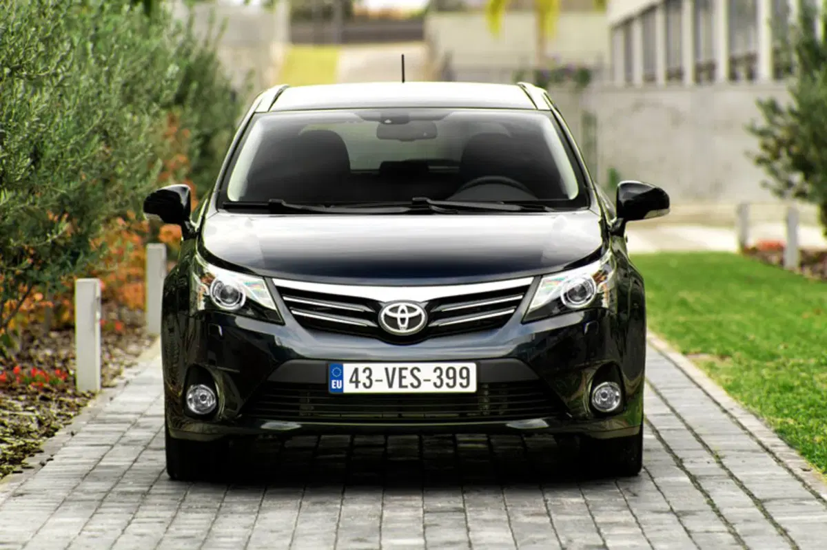 Toyota Avensis Station Wagon (2009-15) (8)