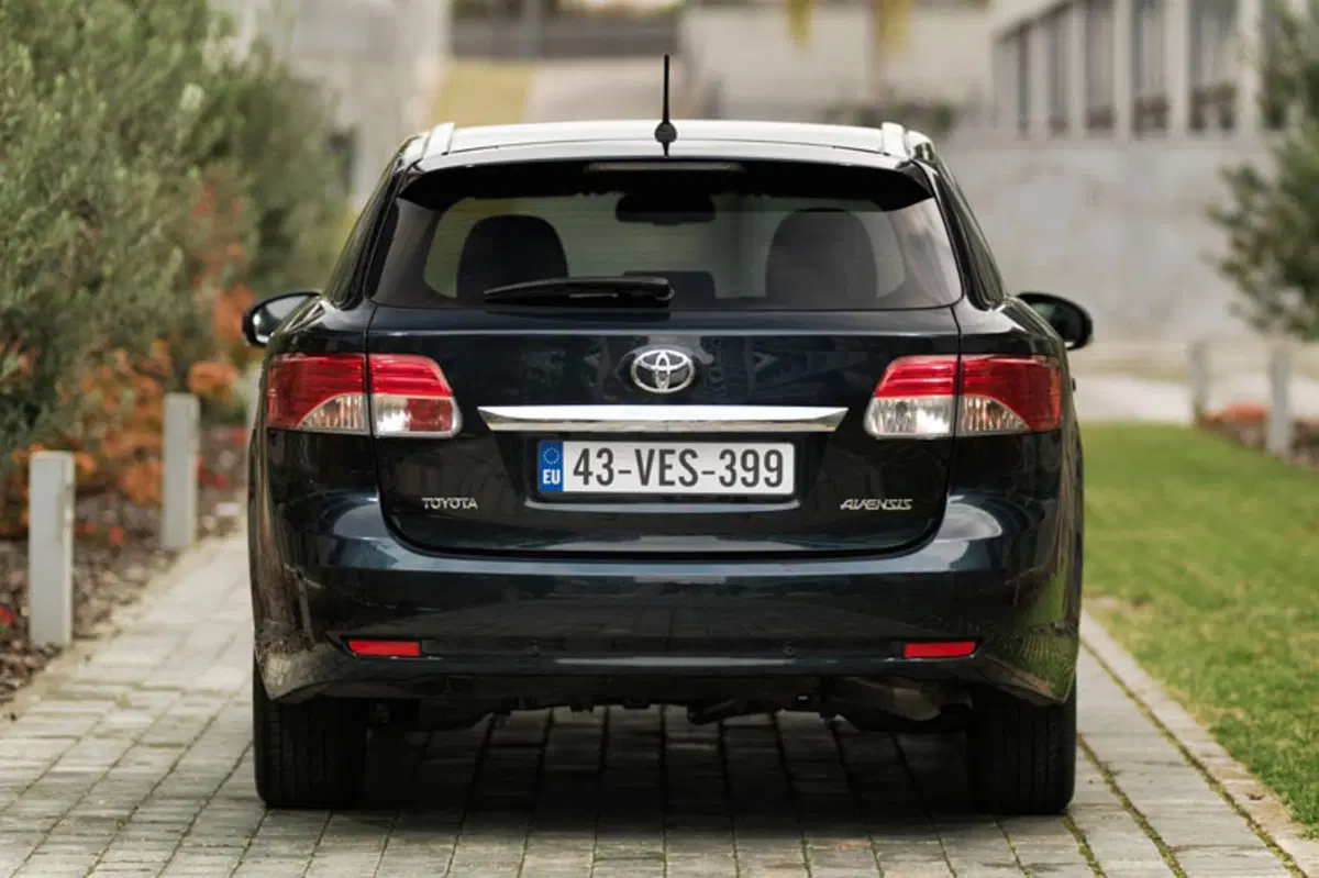 Toyota Avensis Station Wagon (2009-15) (9)