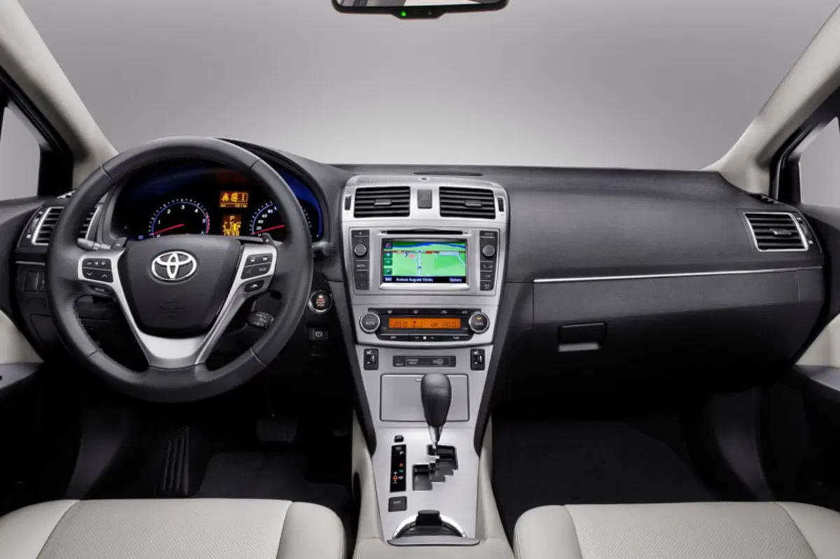 Toyota Avensis Station Wagon (2009-15) (11)
