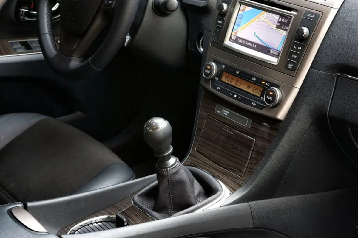 Toyota Avensis Station Wagon (2009-15) (13)