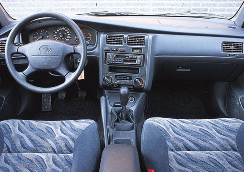 Toyota Carina (1992-98) (3)