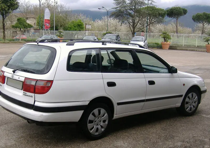 Toyota Carina Station Wagon (1995-98) (2)
