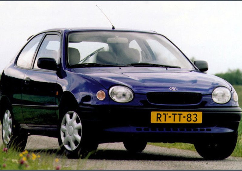 Toyota Corolla (1997-01) (2)