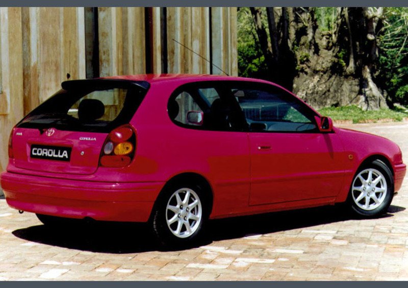 Toyota Corolla (1997-01) (3)