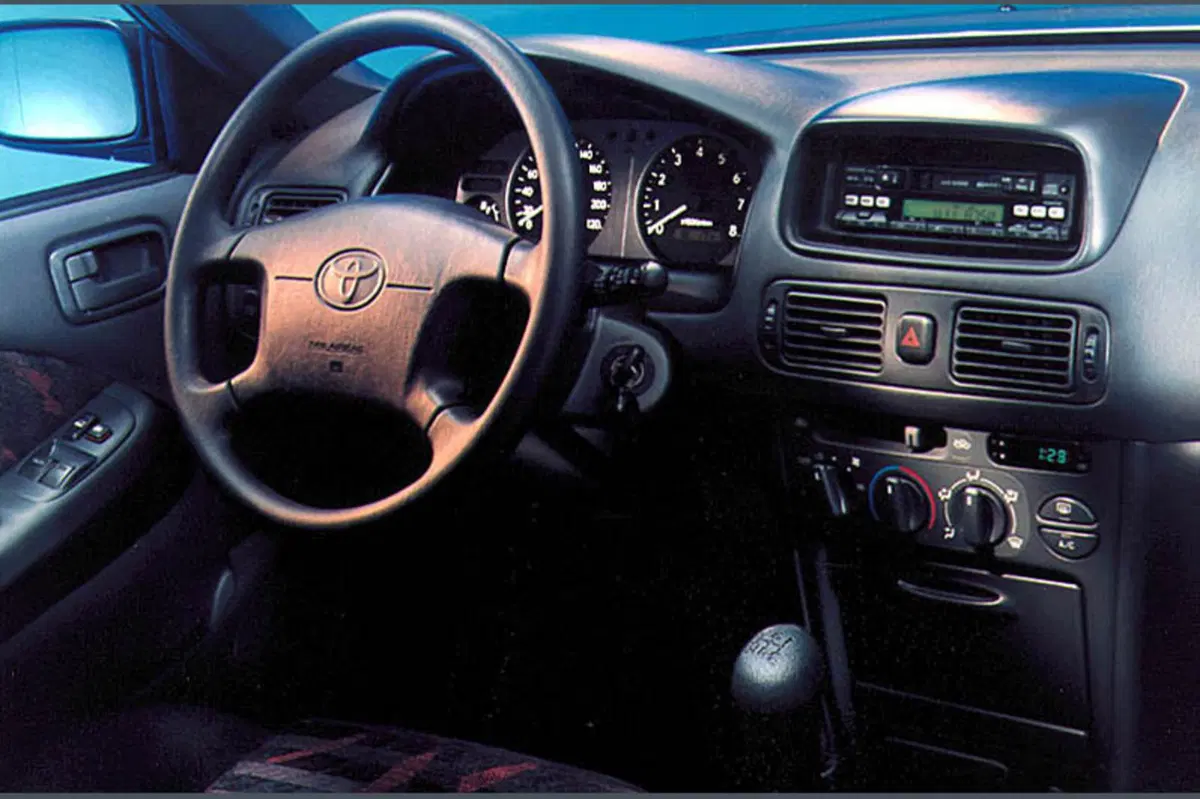 Toyota Corolla (1997-01) (8)