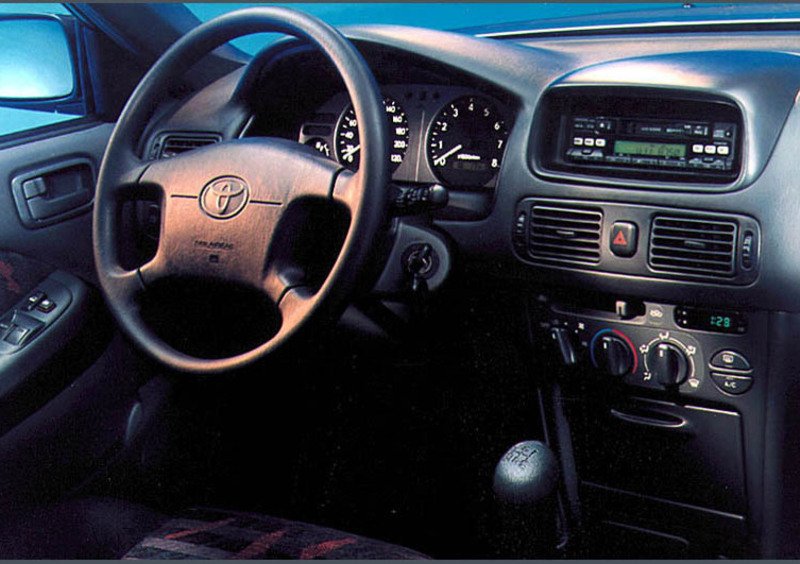 Toyota Corolla (1997-01) (8)