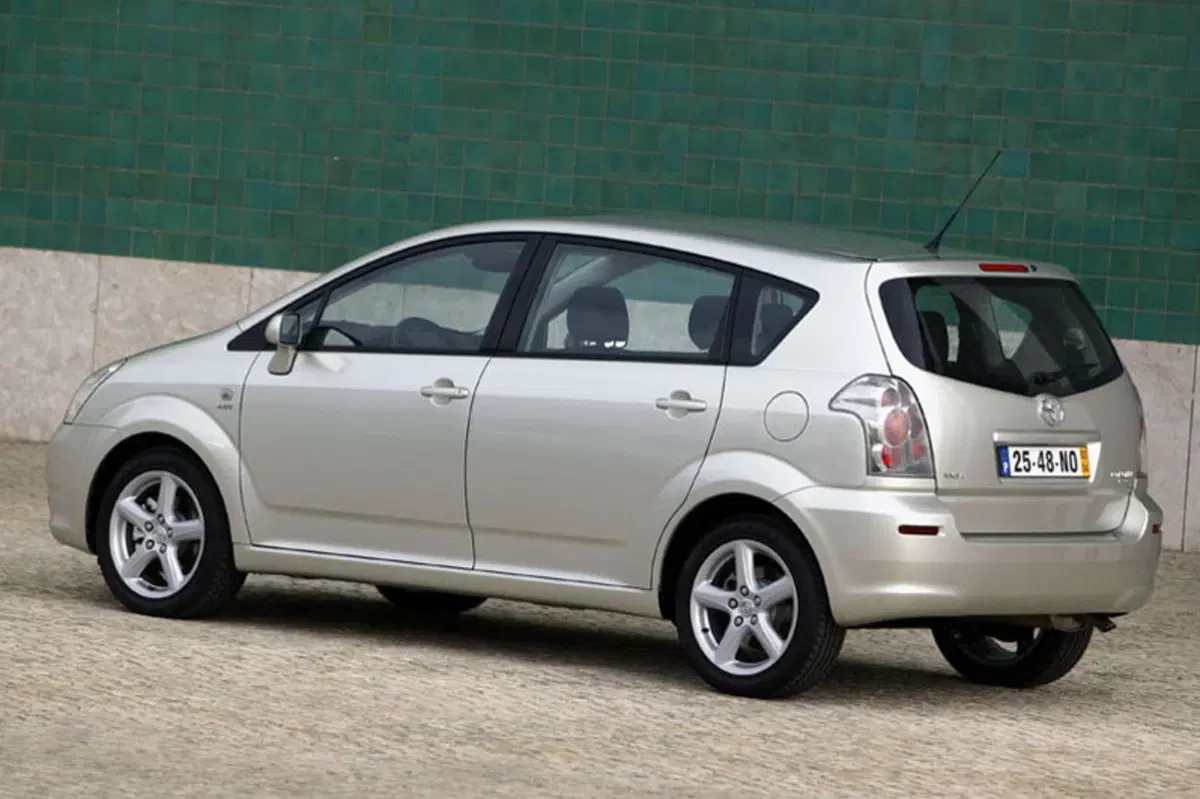 Toyota Corolla Verso 2.2 16V D-4D MY'08 (9)
