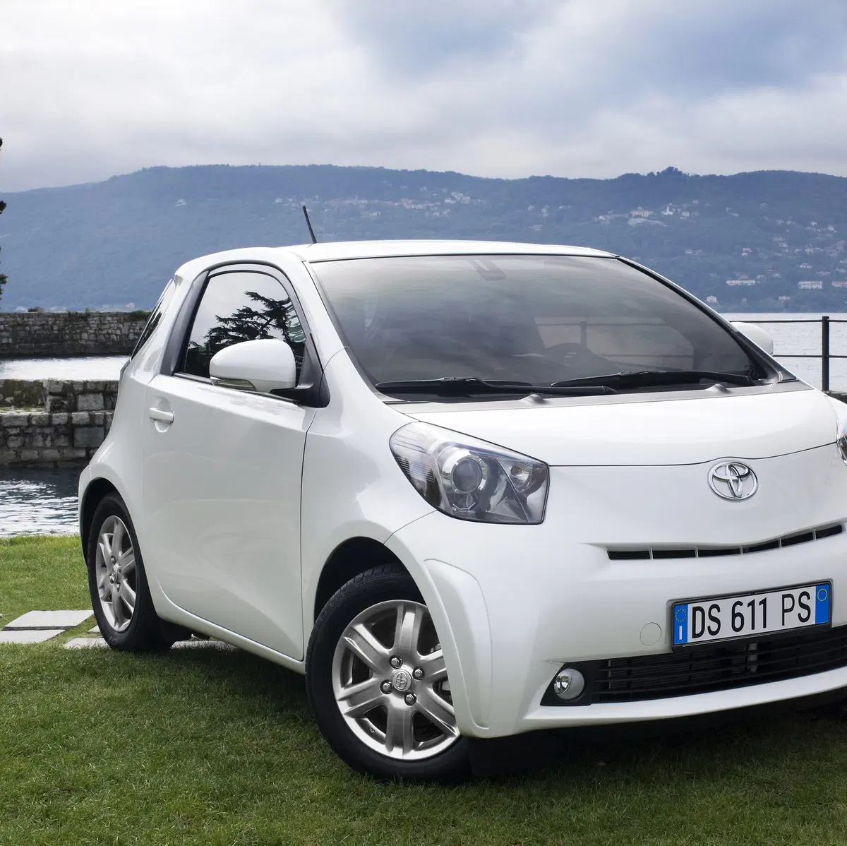 Toyota iQ