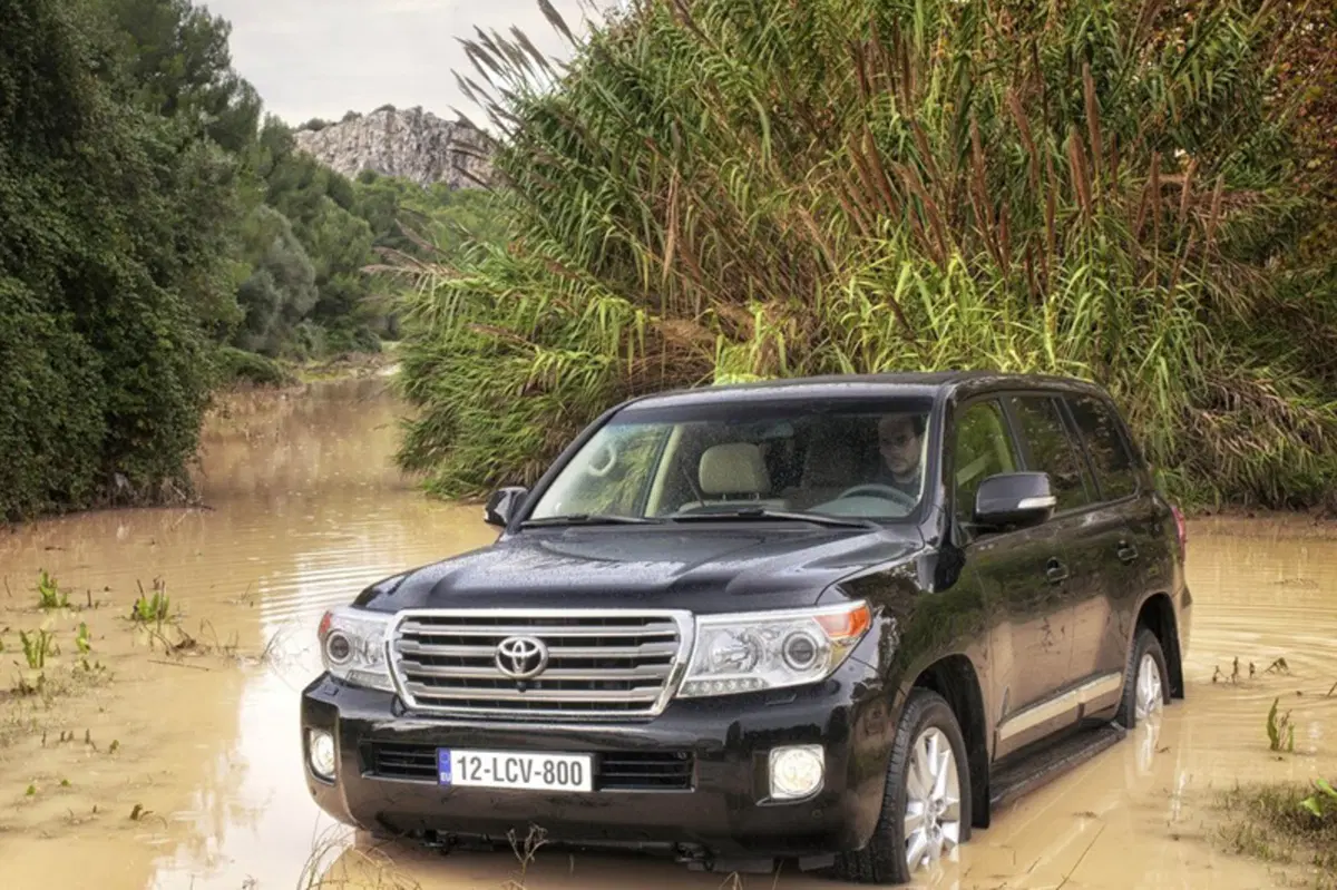 Toyota Land Cruiser V8 (2008-15) (8)