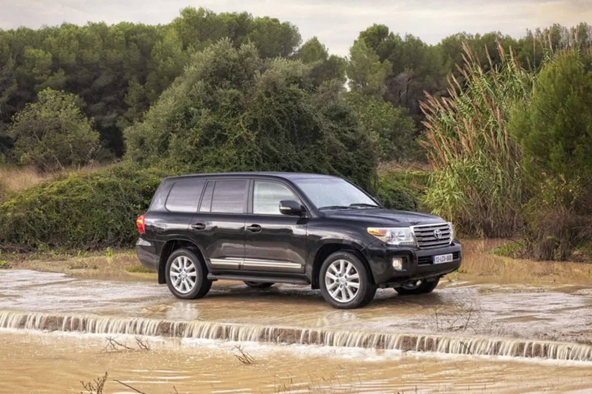 Toyota Land Cruiser V8 (2008-15) (14)