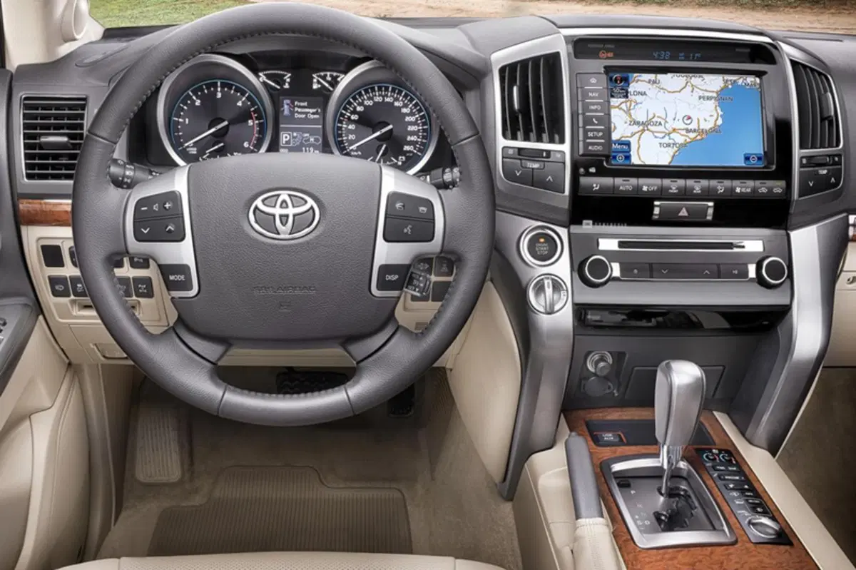 Toyota Land Cruiser V8 (2008-15) (21)