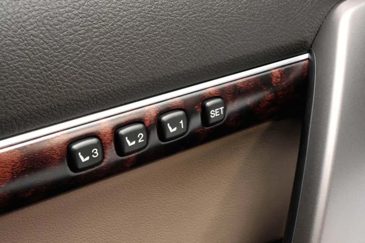 Toyota Land Cruiser V8 (2008-15) (39)