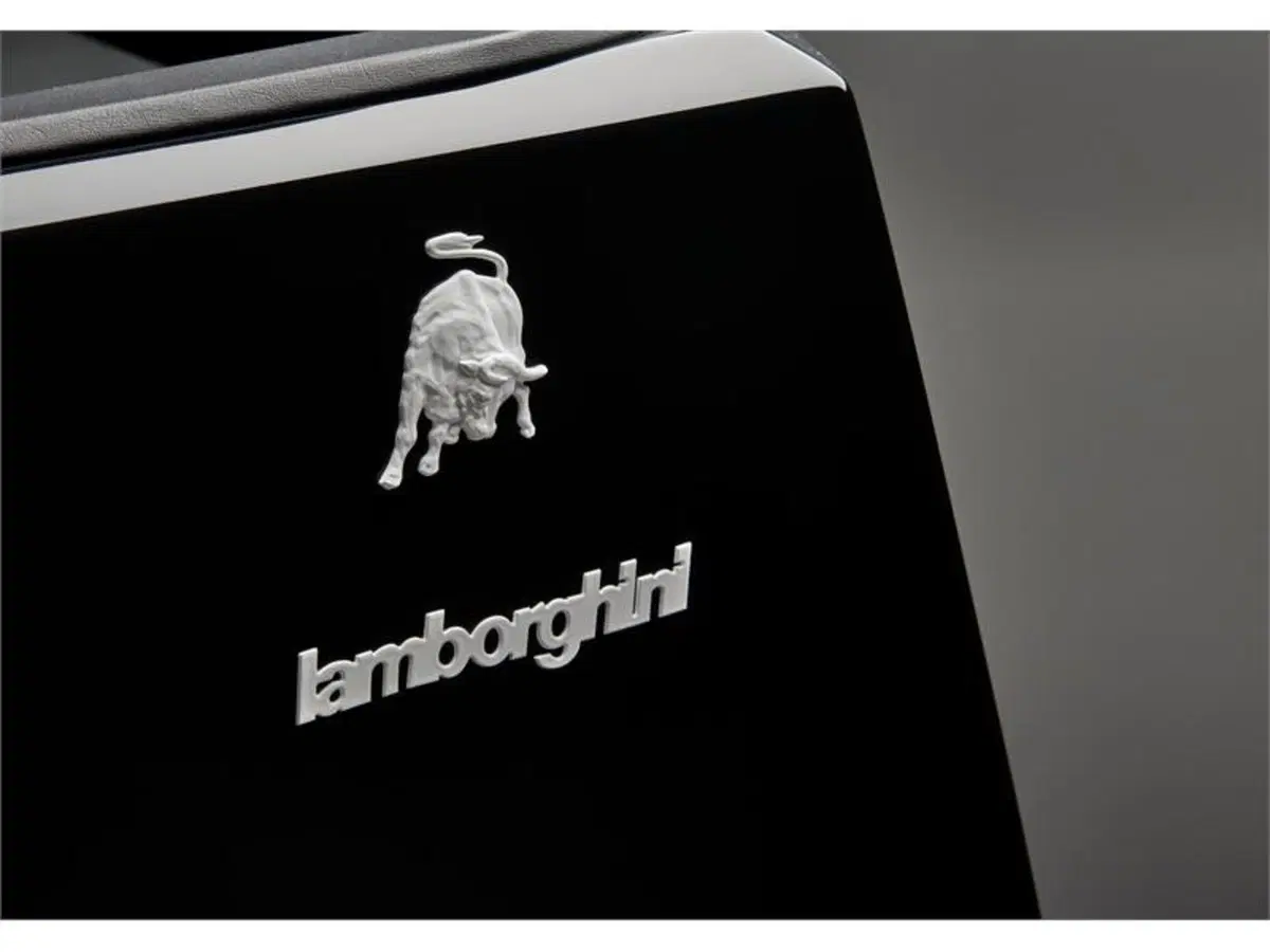 Lamborghini: aspettando la Urus rinasce la LM002 (21)