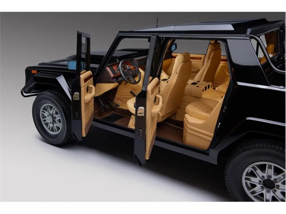 Lamborghini: aspettando la Urus rinasce la LM002 (34)