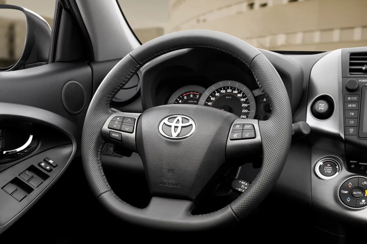 Toyota Rav4 2.2 D-4D 150 CV DPF Luxury (11)