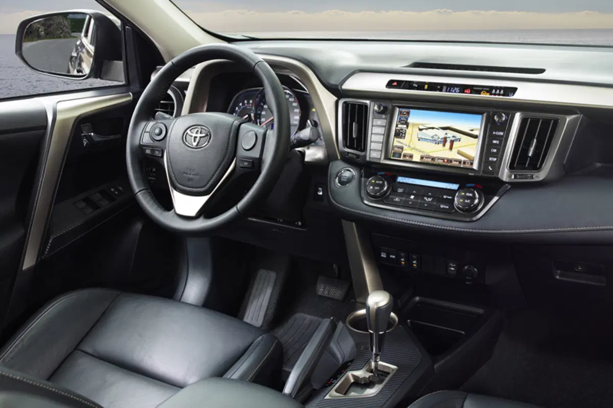 Toyota Rav4 D-4D 2WD Style (12)