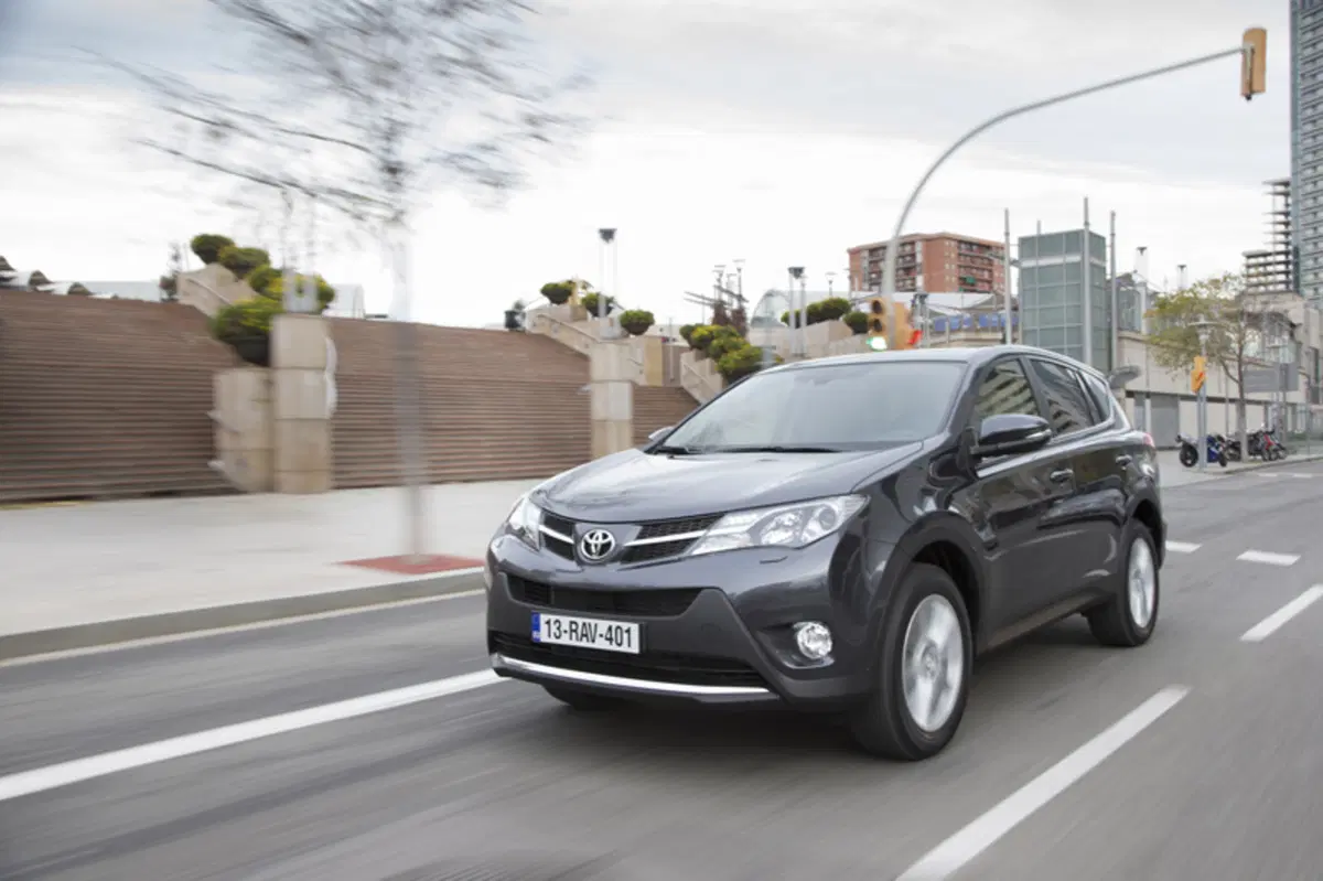 Toyota Rav4 D-4D 2WD Style (9)