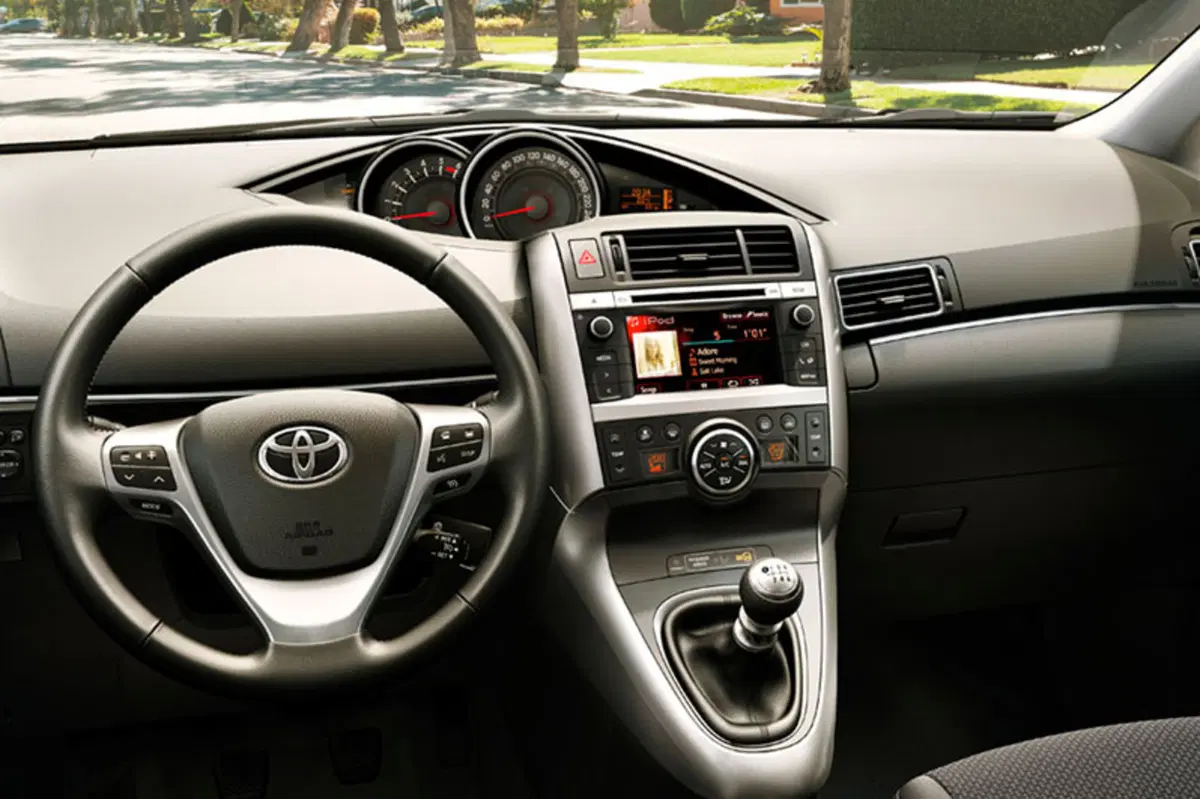 Toyota Verso (2009-17) (8)