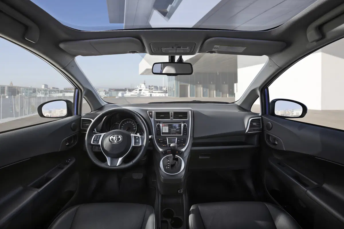 Toyota Verso-S (2011-14) (8)