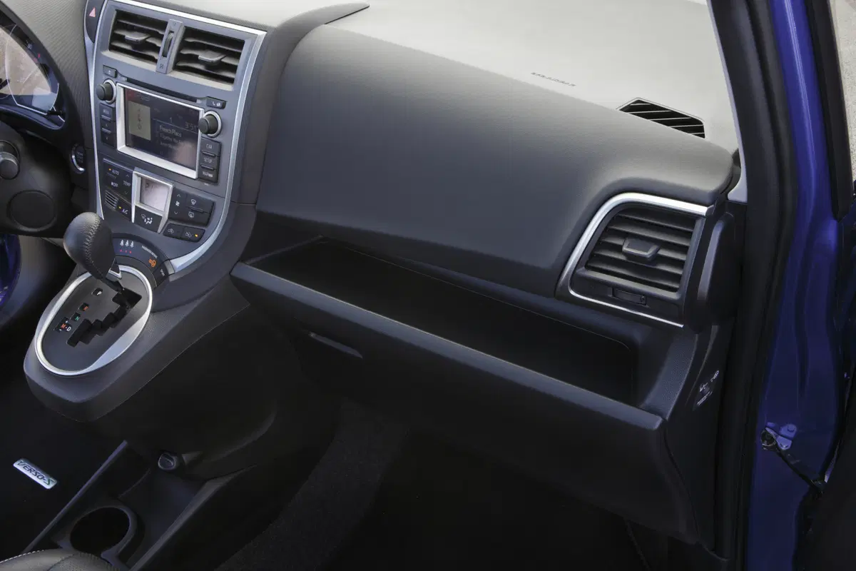 Toyota Verso-S (2011-14) (12)