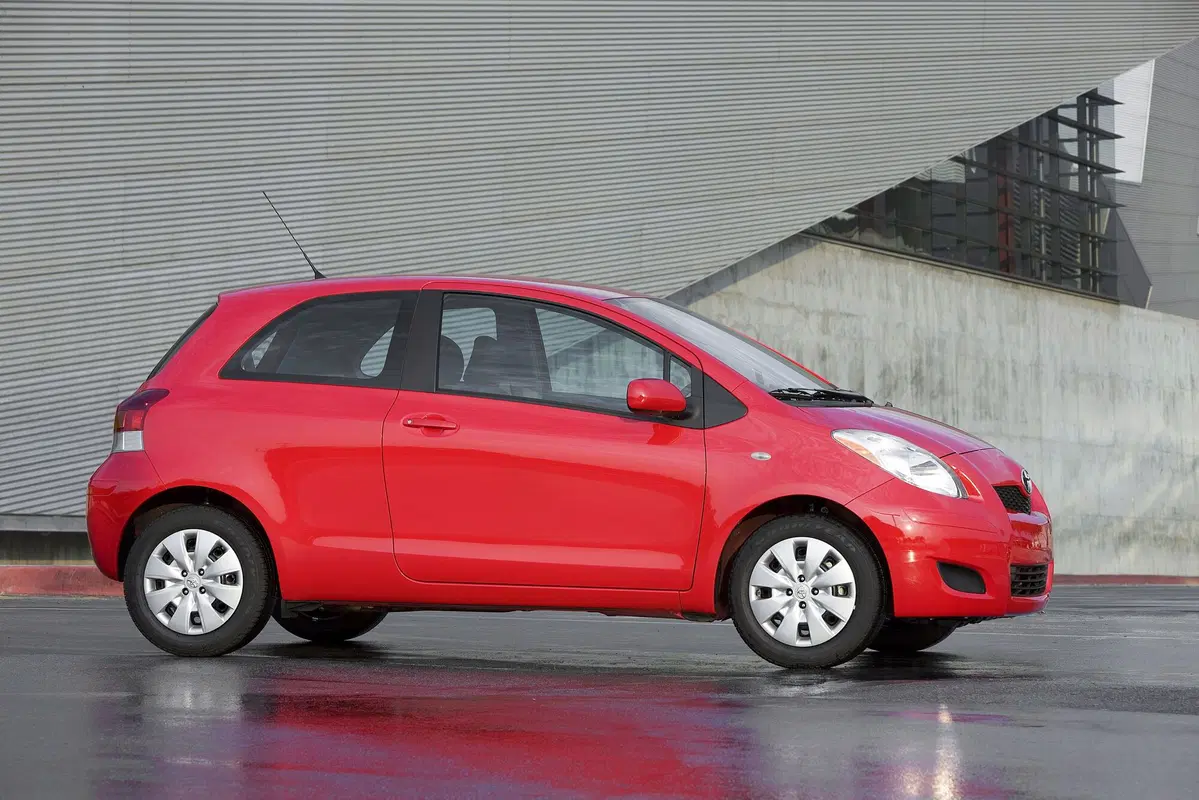 Toyota Yaris 1.0 3 porte (5)