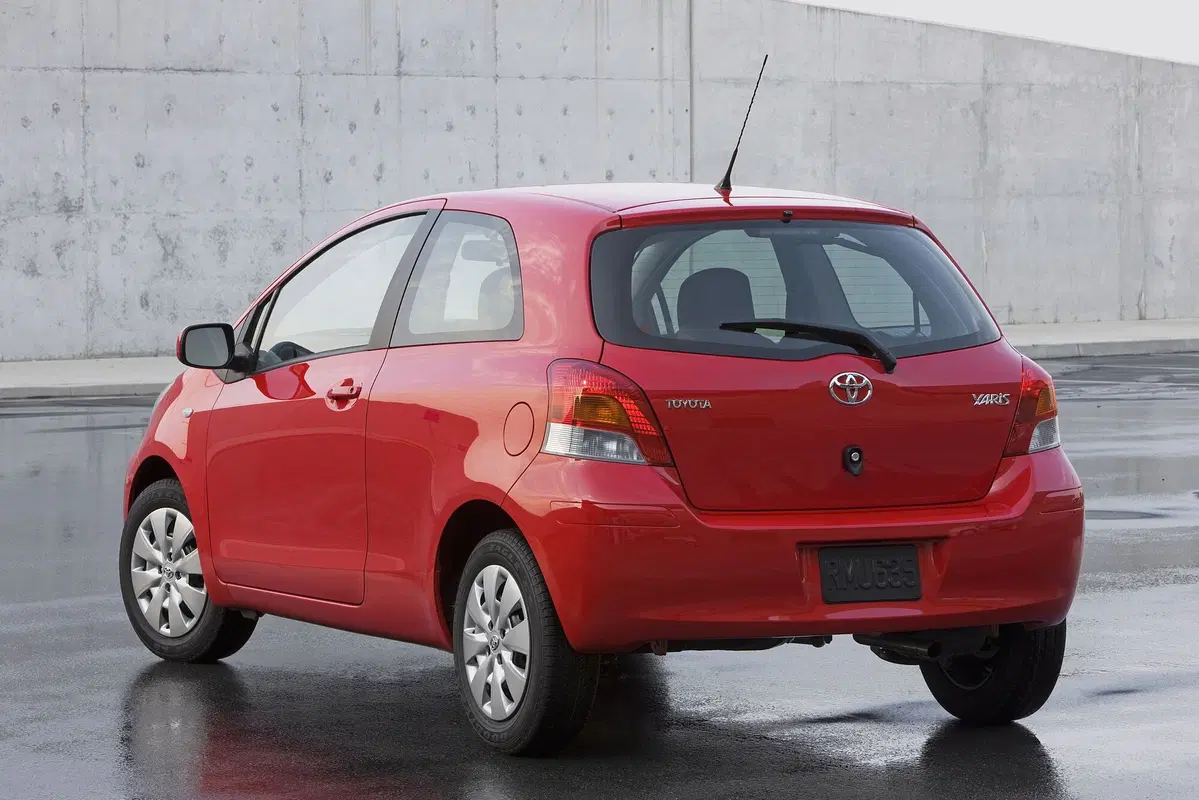 Toyota Yaris 1.0 3 porte (8)