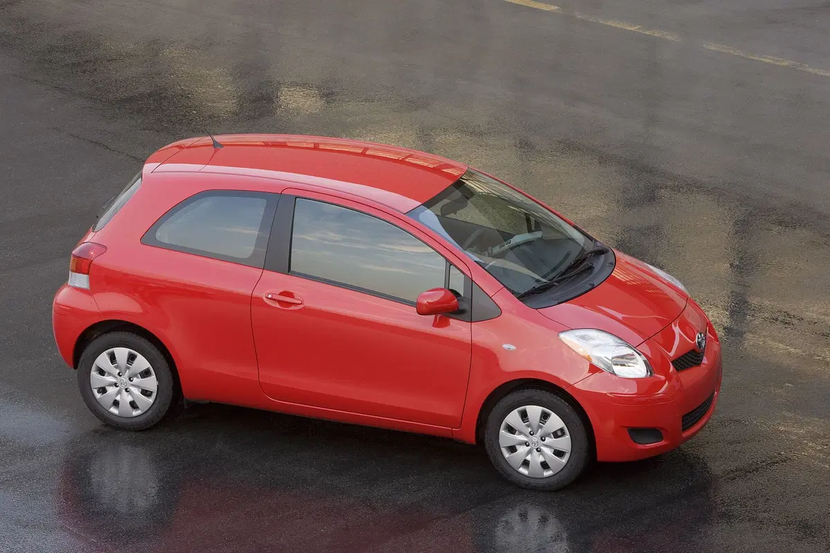 Toyota Yaris 1.0 3 porte (9)