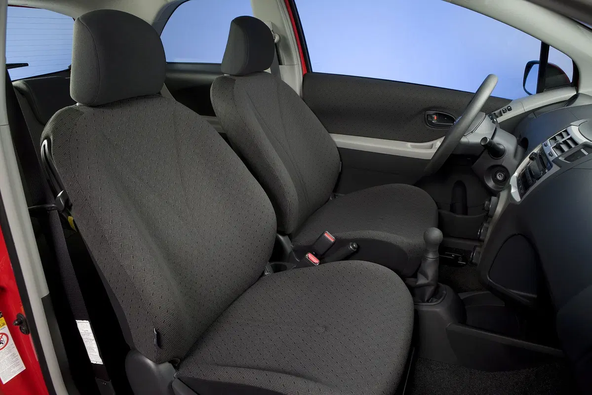 Toyota Yaris 1.0 3 porte (12)