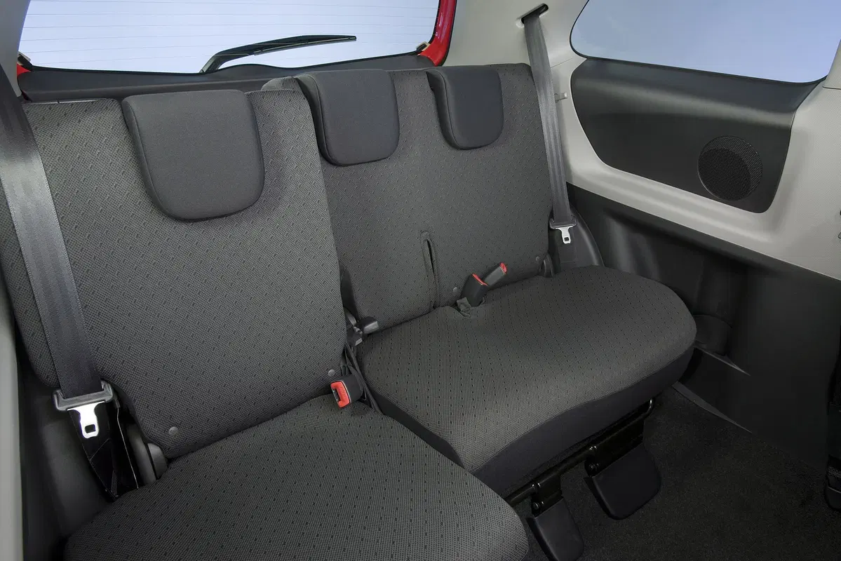 Toyota Yaris 1.0 3 porte (13)