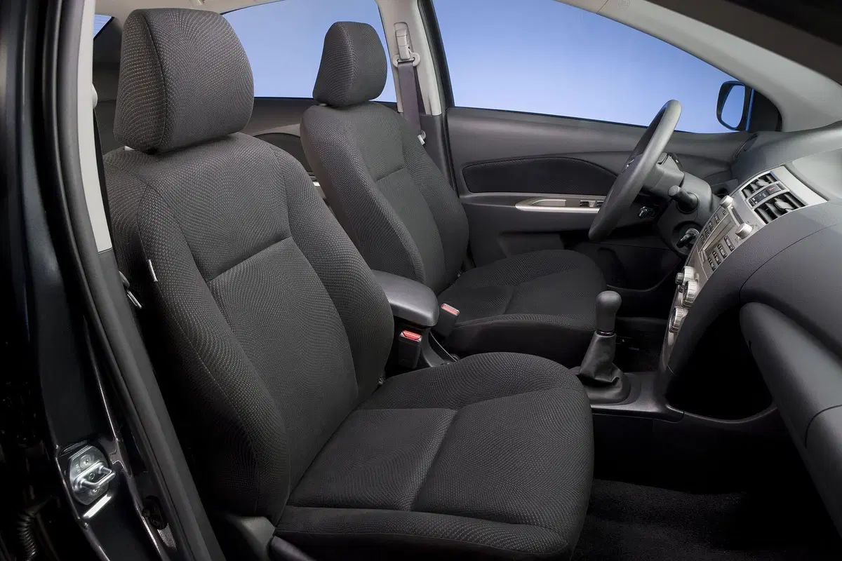 Toyota Yaris 1.0 3 porte (18)