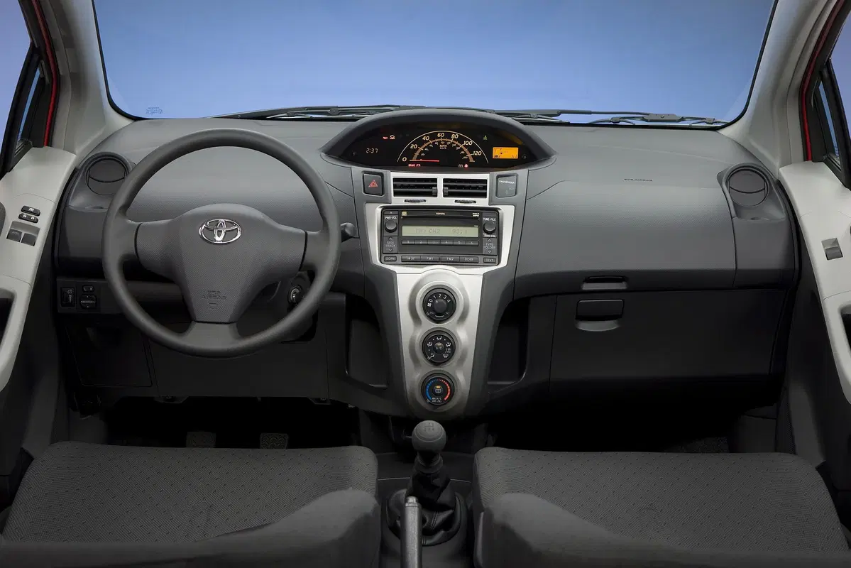 Toyota Yaris 1.0 3 porte (23)